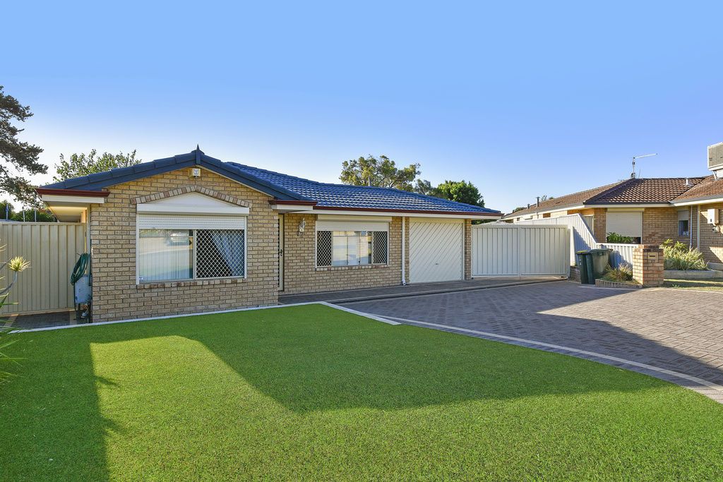 17 Holley Place, Marangaroo WA 6064, Image 1