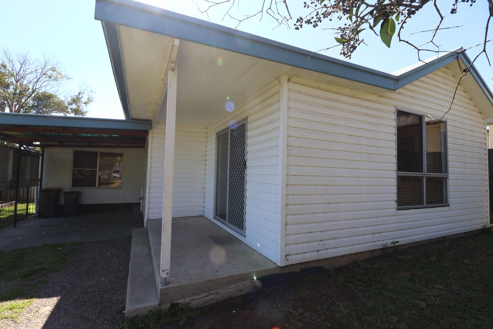 2 bedrooms House in 15 Memagong Street YOUNG NSW, 2594