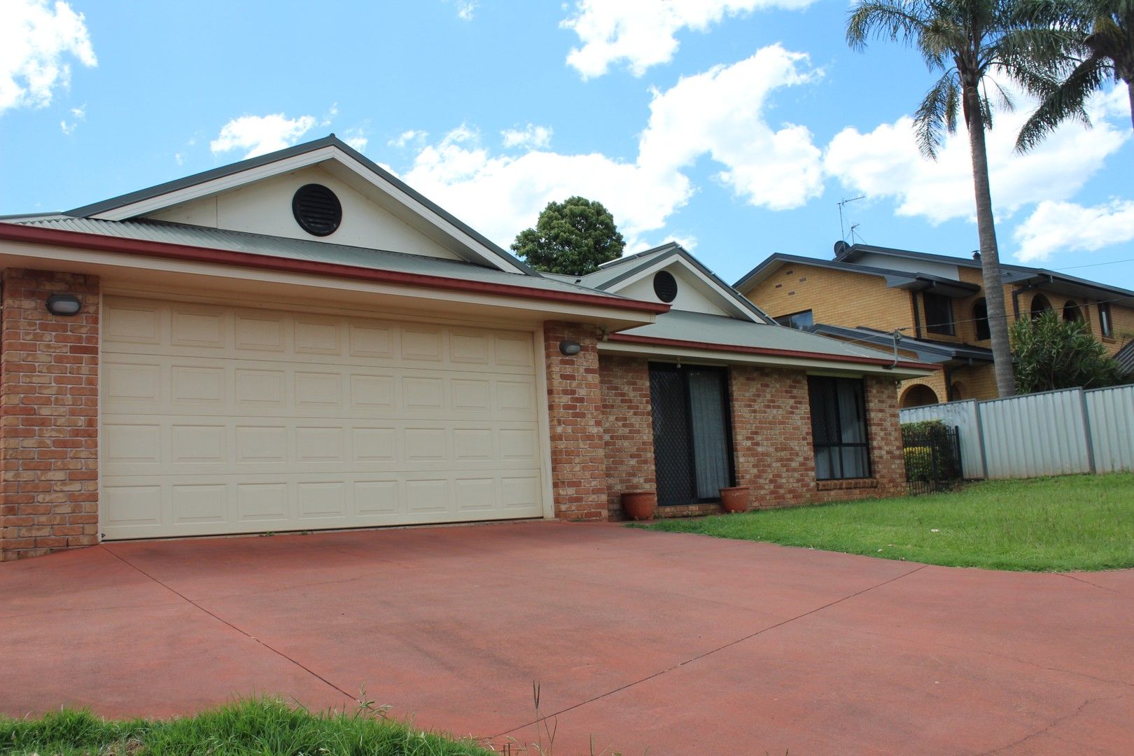4 bedrooms House in 53 Holberton Street ROCKVILLE QLD, 4350