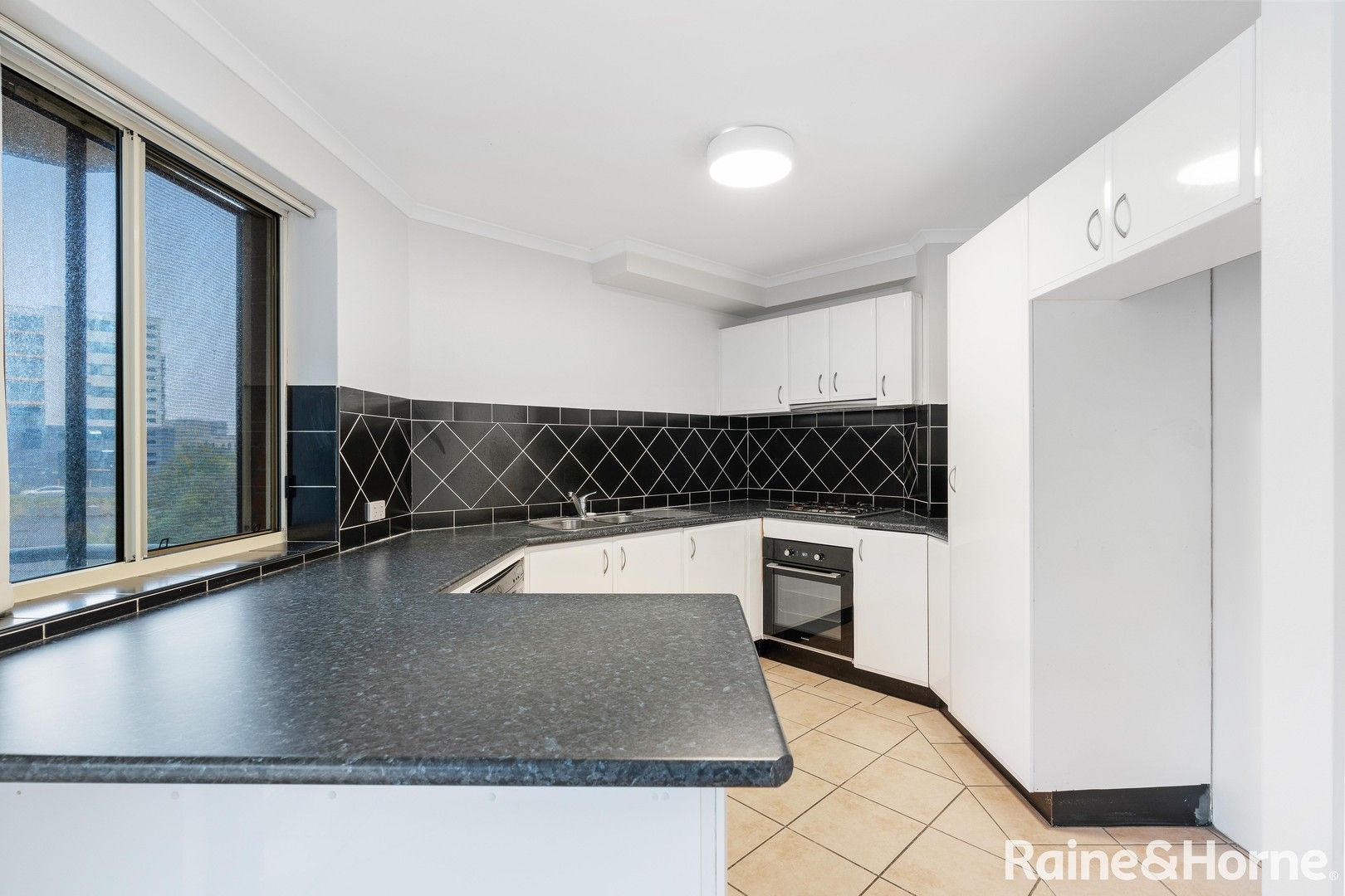 2 bedrooms Apartment / Unit / Flat in 13/12-14 Hills Street GOSFORD NSW, 2250