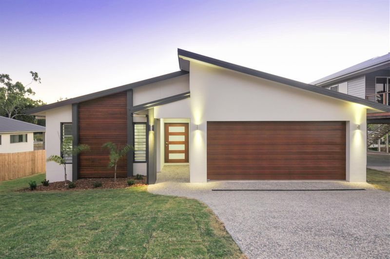 4 bedrooms House in 8 Pearl Street CANNONVALE QLD, 4802