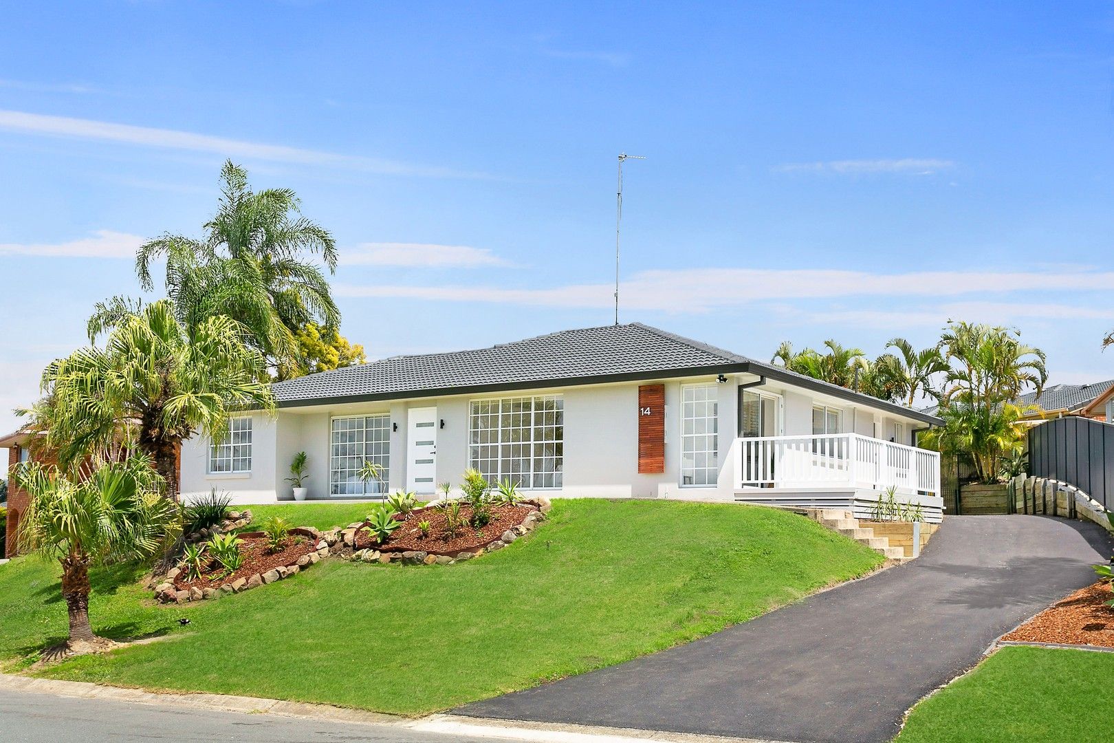 4 bedrooms House in 14 Huntingdale Crescent ROBINA QLD, 4226