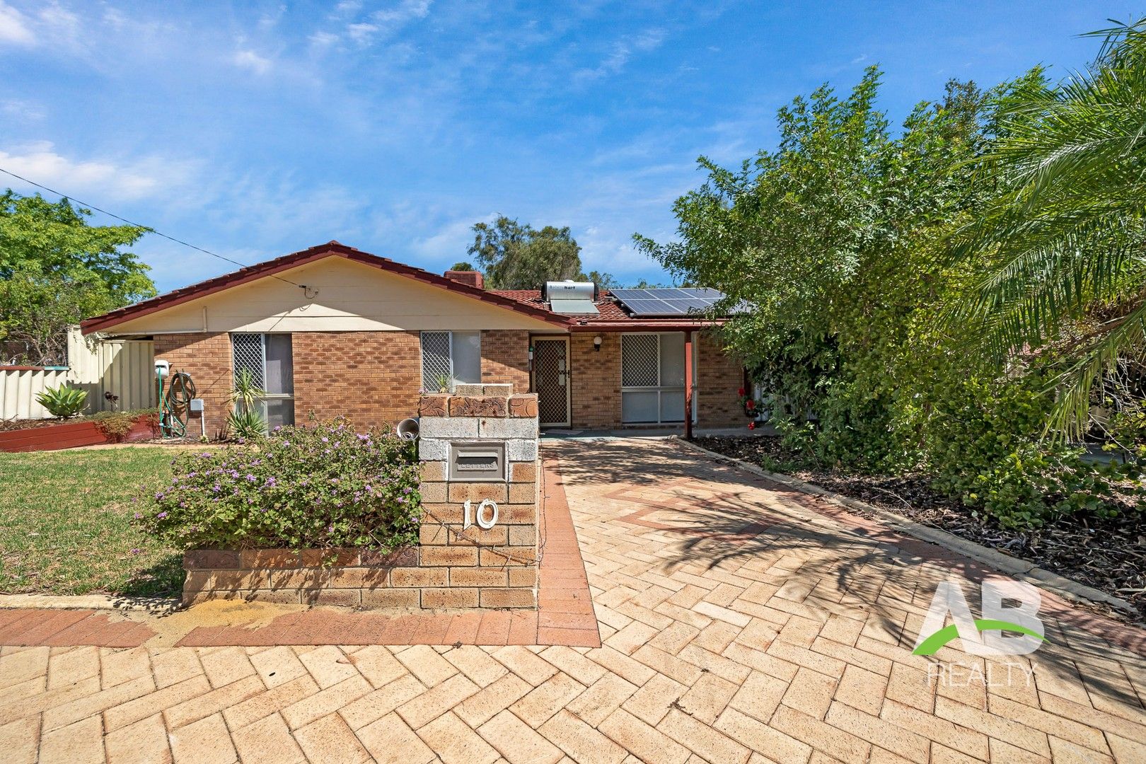 3 bedrooms House in 10 Towarda Way WANNEROO WA, 6065