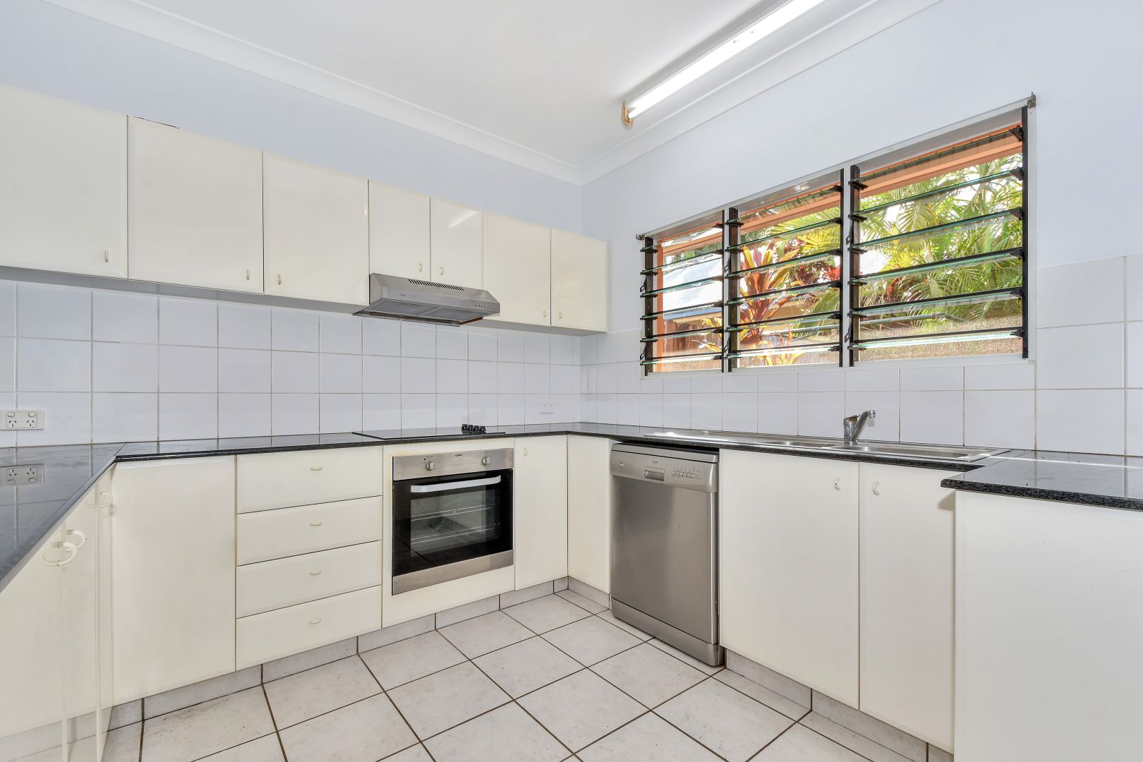 2/17 Sovereign Circuit, Coconut Grove NT 0810, Image 2