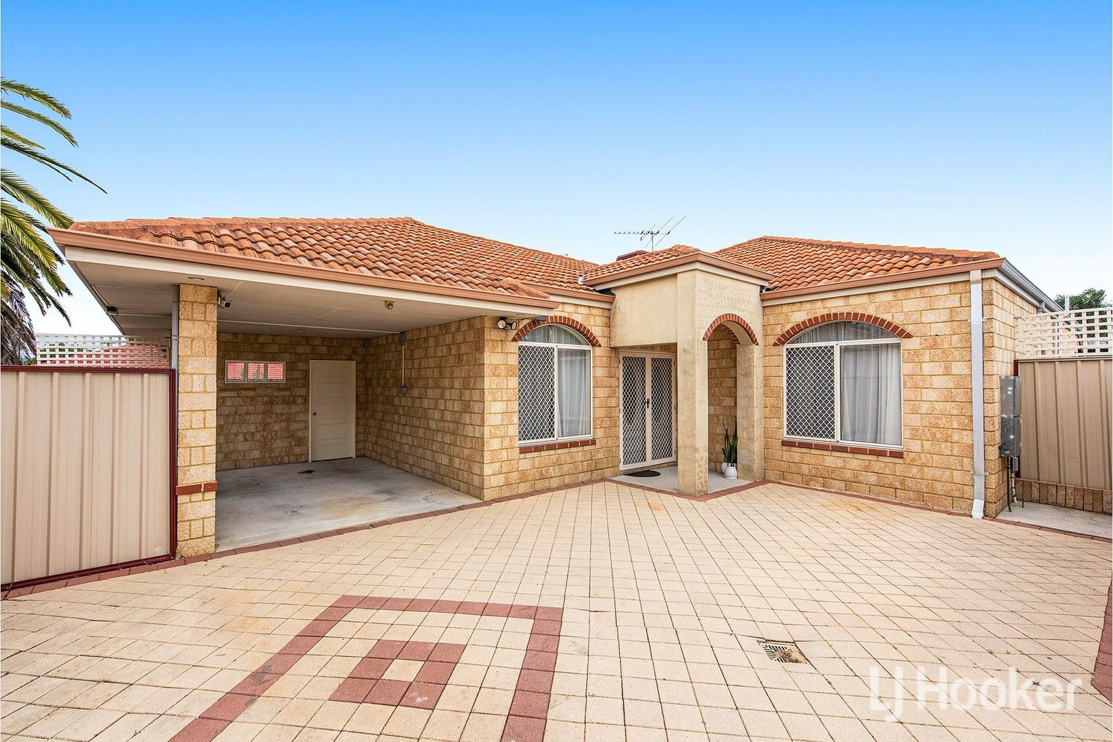 4 bedrooms House in 24A Spring Road THORNLIE WA, 6108