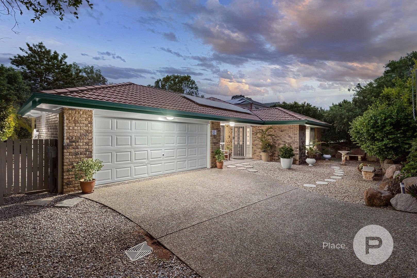 4 bedrooms House in 5 Silkyoak Way ALBANY CREEK QLD, 4035