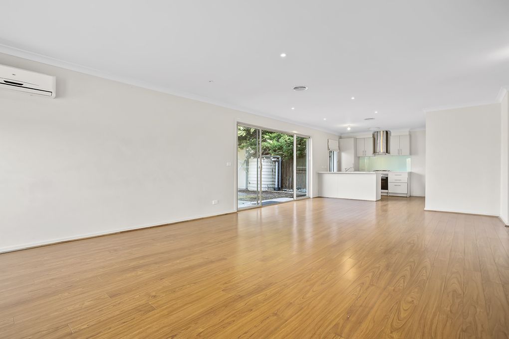 2/11 Bernhardt Ave, Hoppers Crossing VIC 3029, Image 0