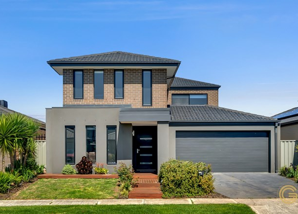 8 Macpherson Circuit, Cranbourne East VIC 3977