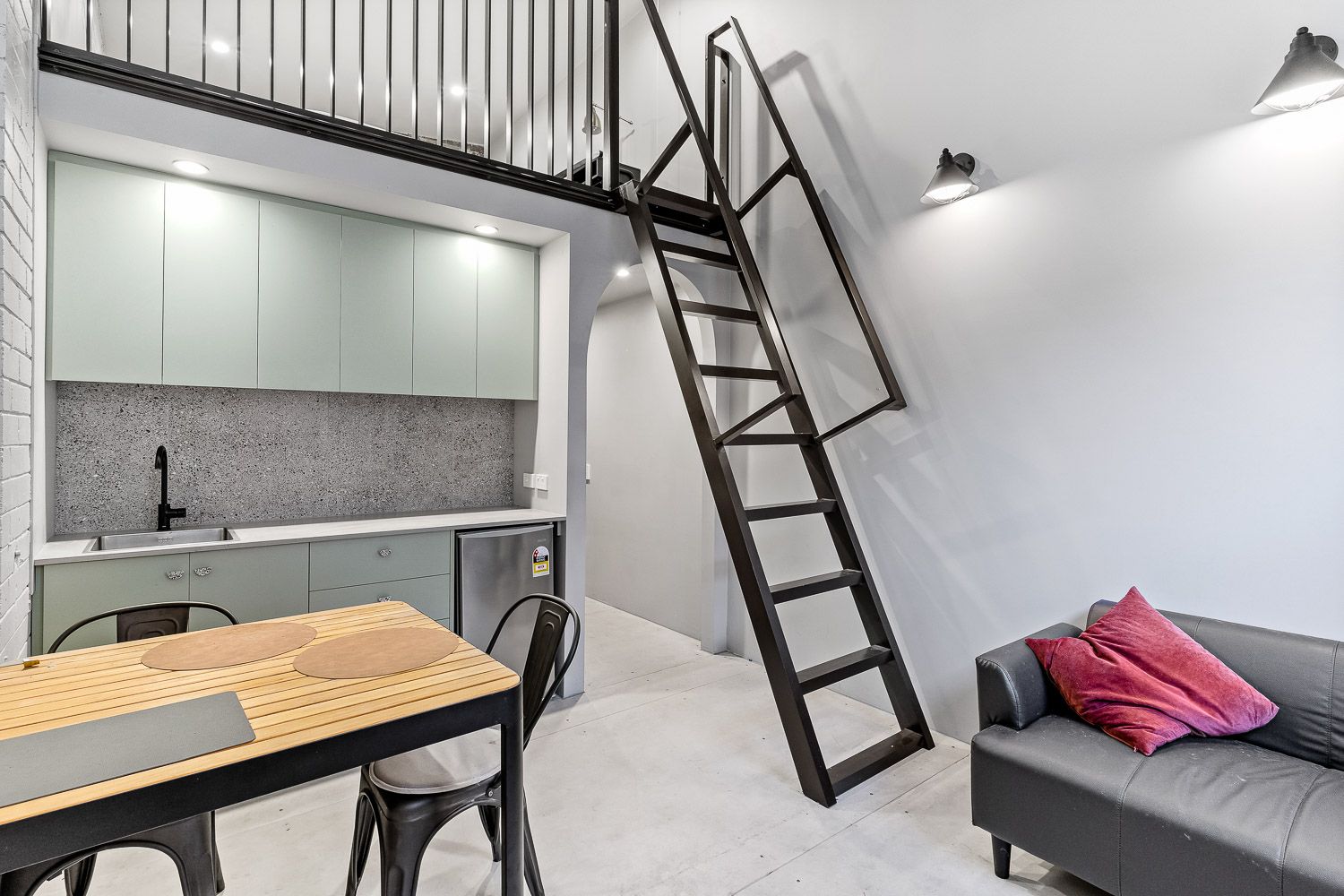 1 bedrooms Studio in 4/60 Railway Road SYDENHAM NSW, 2044