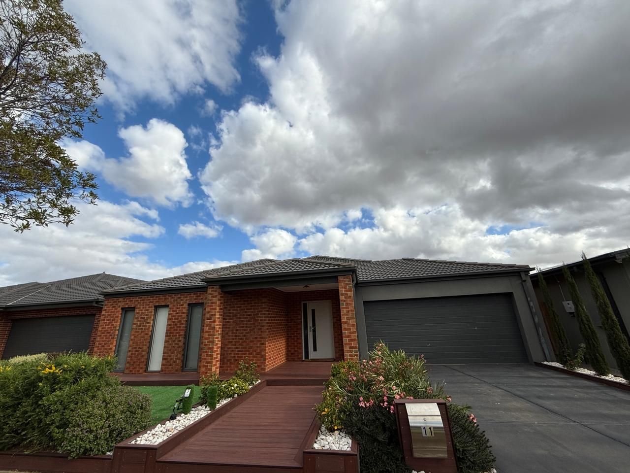 4 bedrooms House in 11 Longford Crescent WEIR VIEWS VIC, 3338