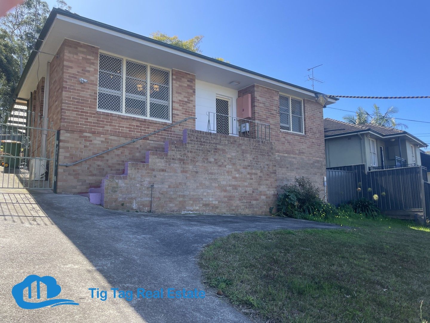 4 bedrooms House in 9 Warwick Road DUNDAS VALLEY NSW, 2117