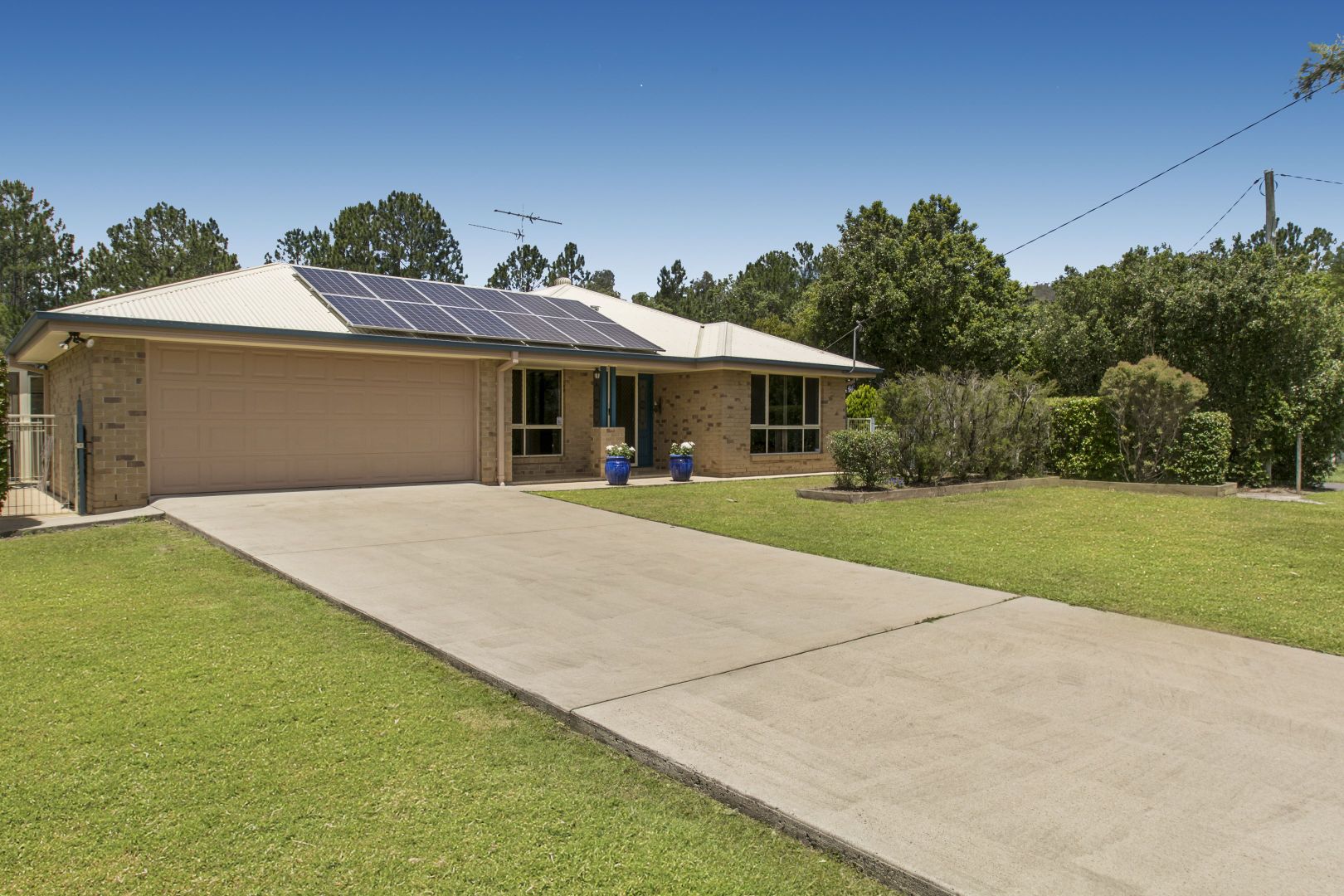 7 Bulic Court, Glass House Mountains Property History & Address