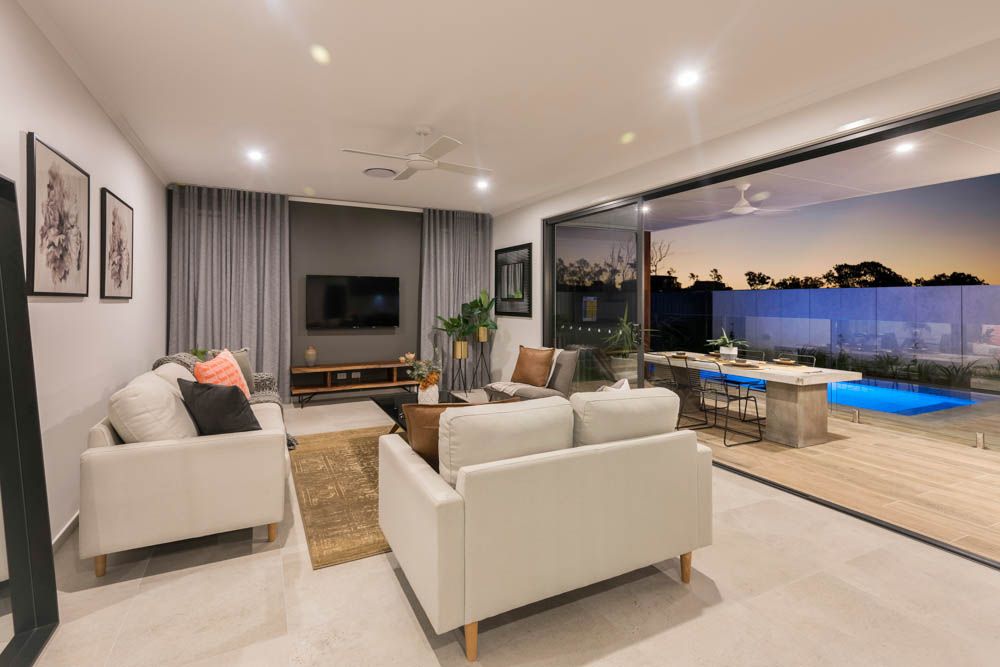 4 bedrooms House in 13 Ballantyne Court GLENVIEW QLD, 4553