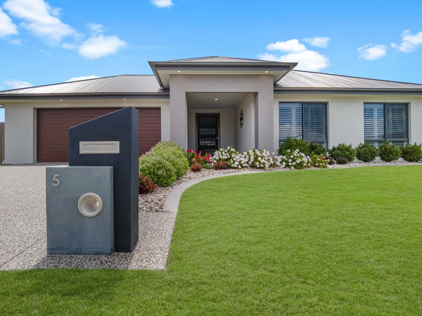4 bedrooms House in 5 Rita Court URANGAN QLD, 4655