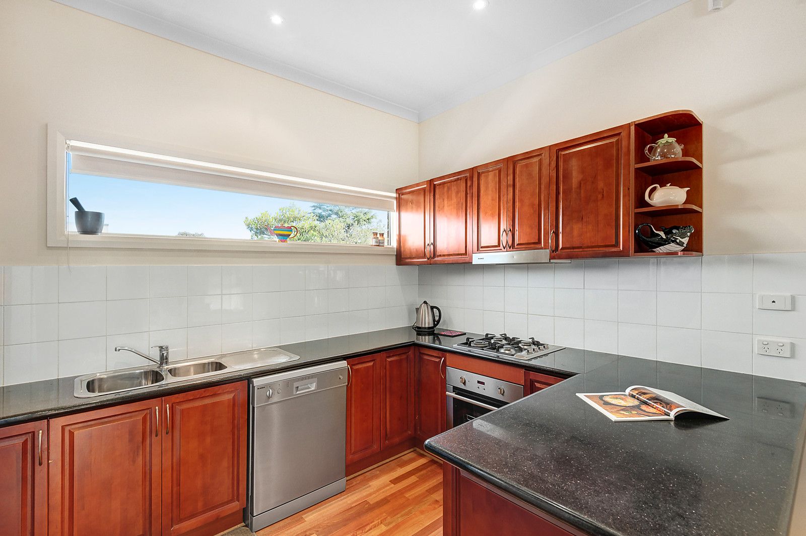 4/14 McCubbin Street, Burwood VIC 3125, Image 2