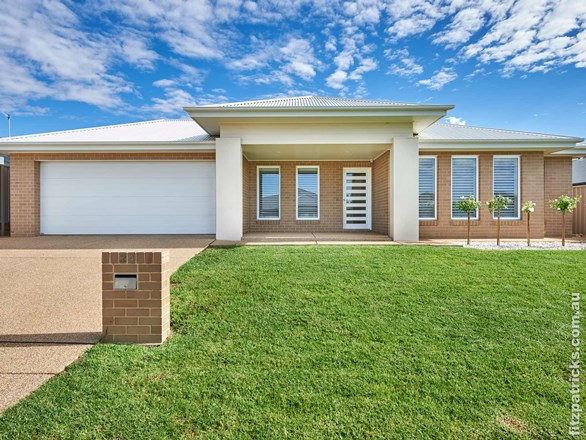 24 Mullagh Crescent, Boorooma NSW 2650
