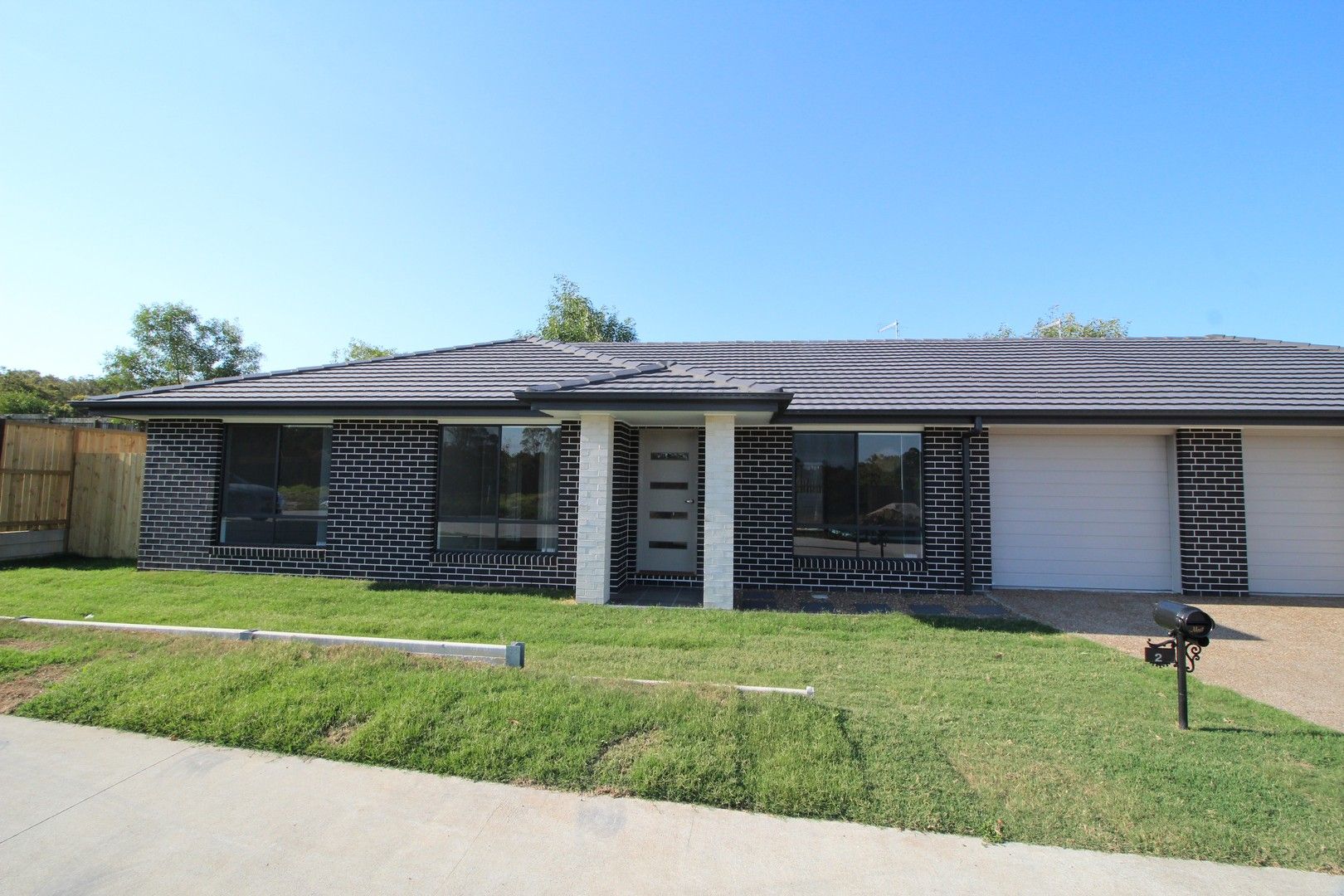 3 bedrooms Duplex in 2/149 PEVERELL STREET HILLCREST QLD, 4118
