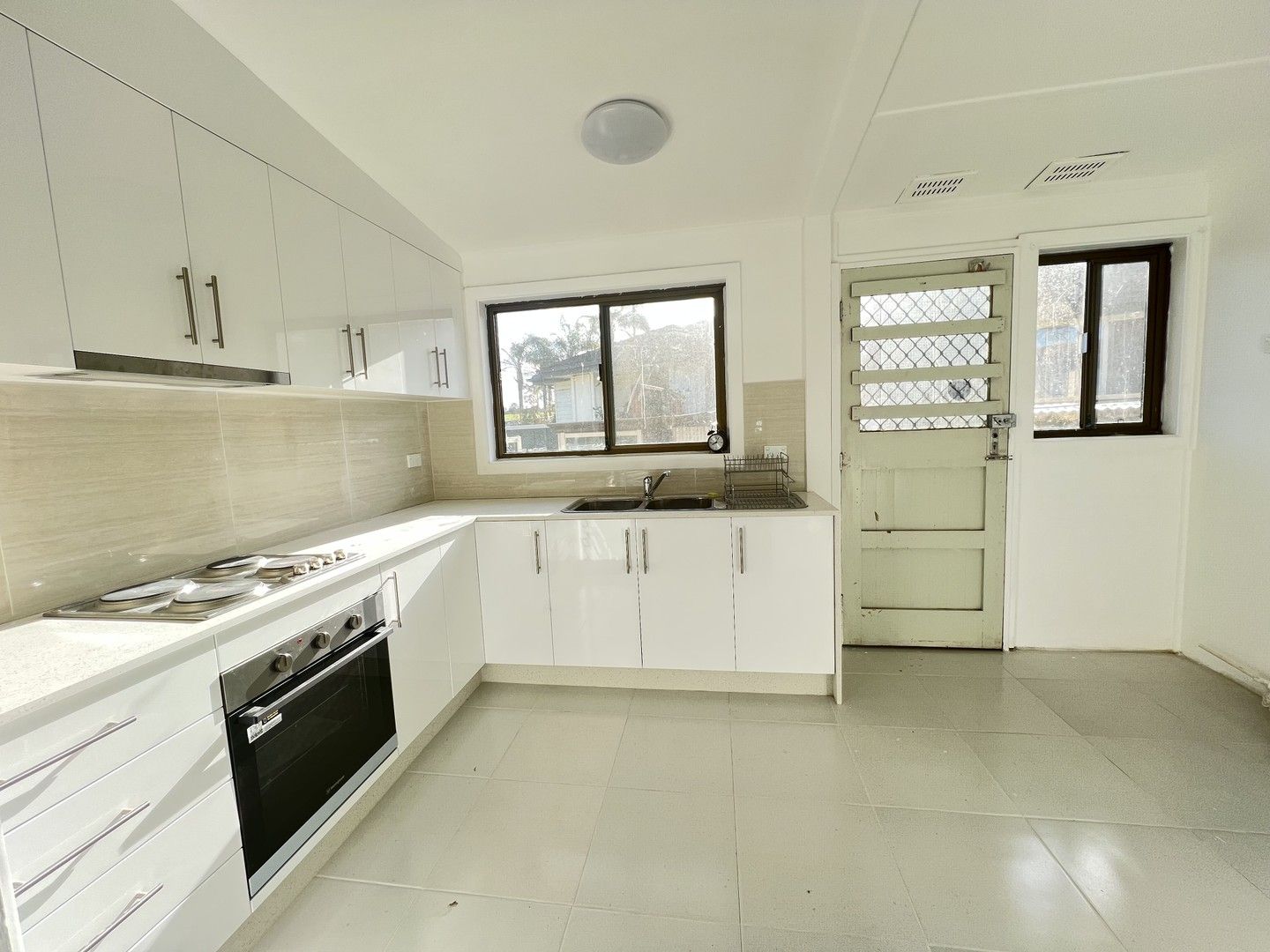 7 bedrooms House in 21 SOUTHDOWN MILLER NSW, 2168