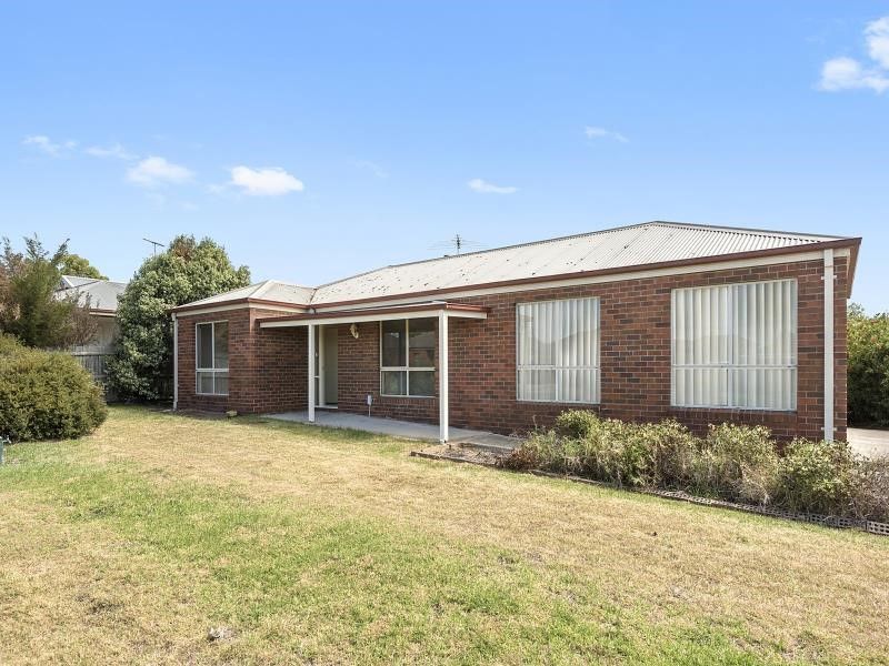 5 bedrooms Apartment / Unit / Flat in 2/14 Ghazeepore Road WAURN PONDS VIC, 3216