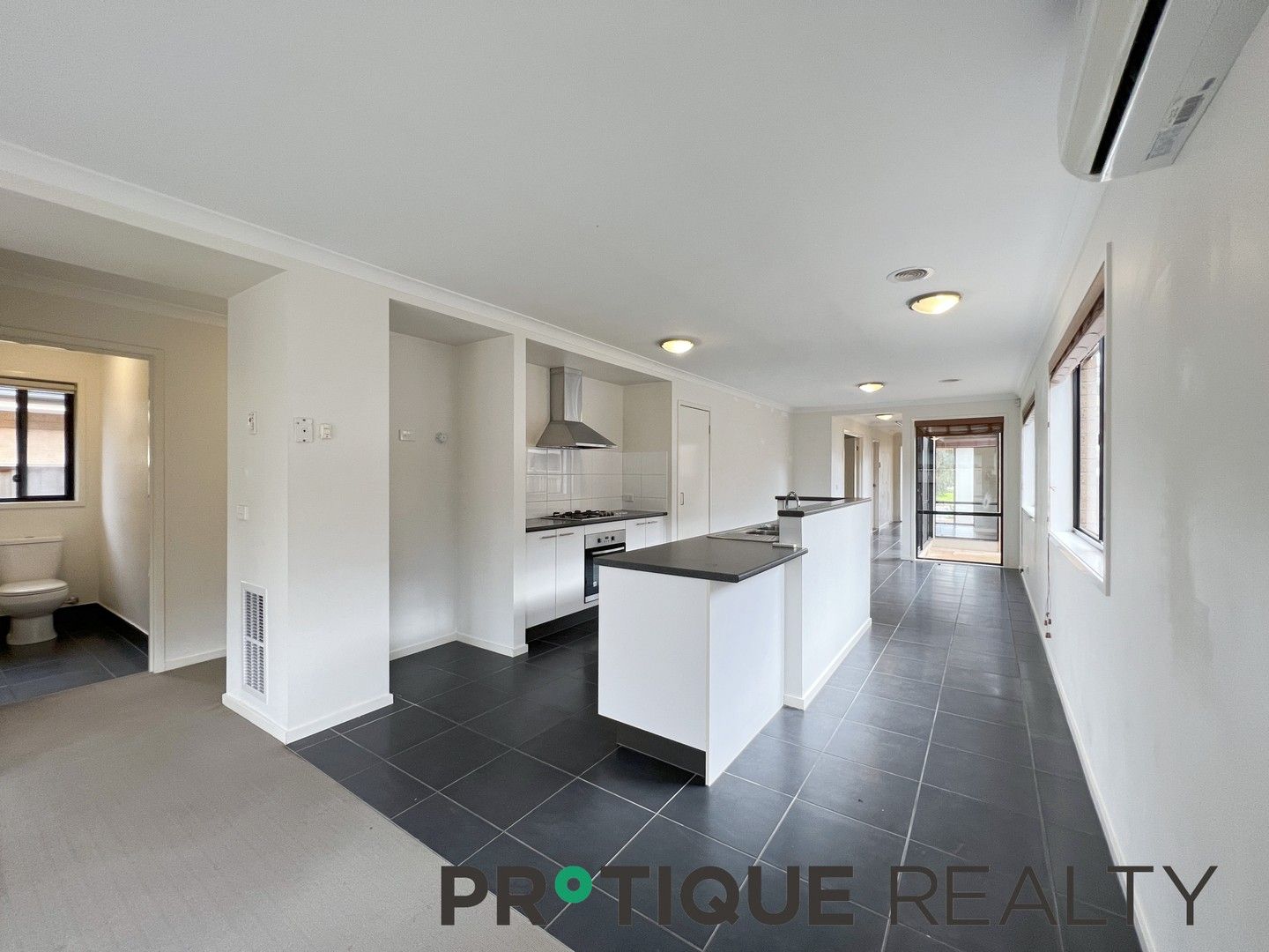 3 bedrooms House in 71 Sanctuary Lakes East Blvd POINT COOK VIC, 3030