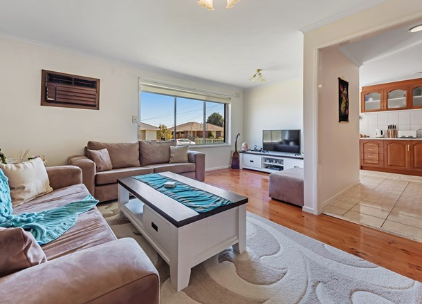 32 Handsworth Crescent, Tullamarine VIC 3043