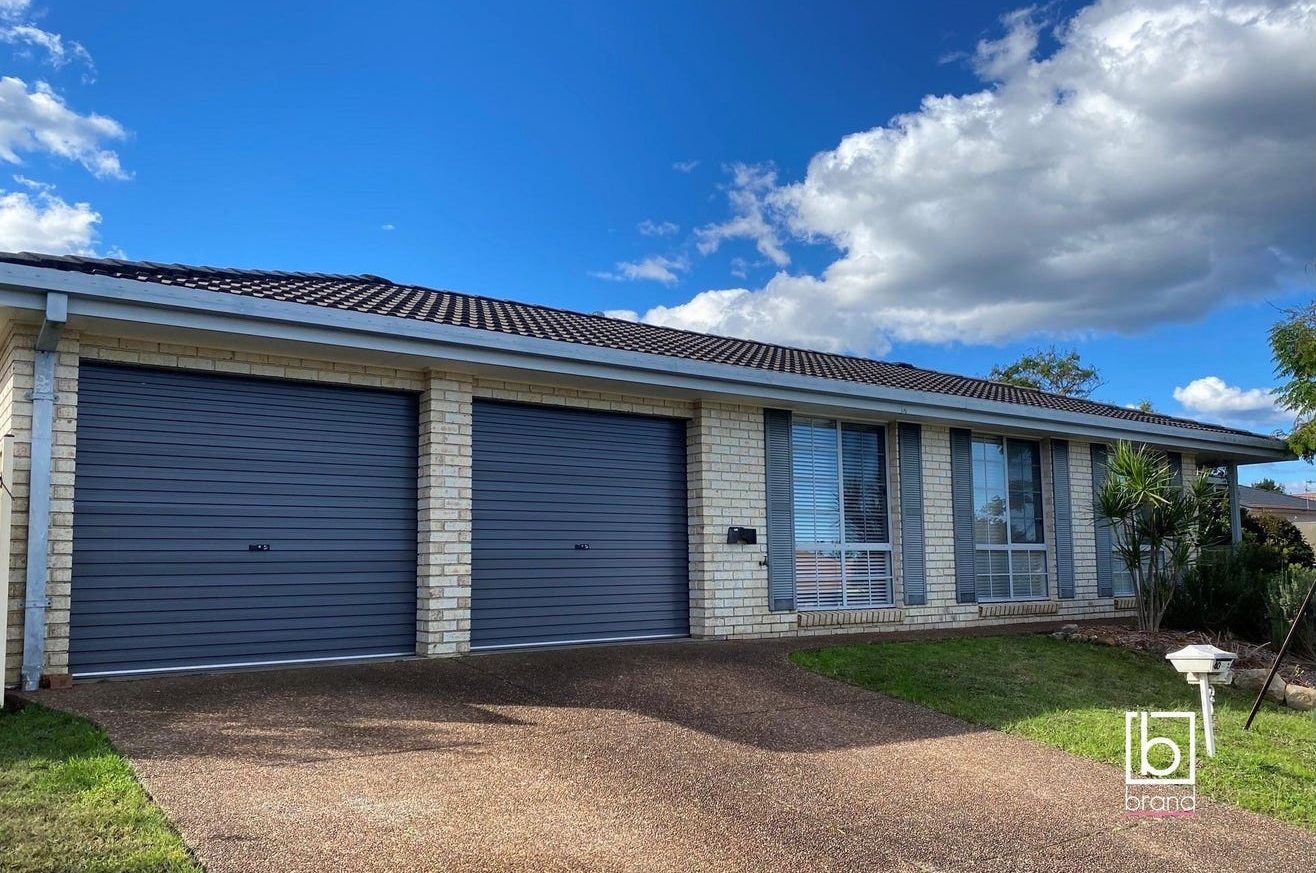 4 bedrooms House in 40 St Lawrence Avenue BLUE HAVEN NSW, 2262