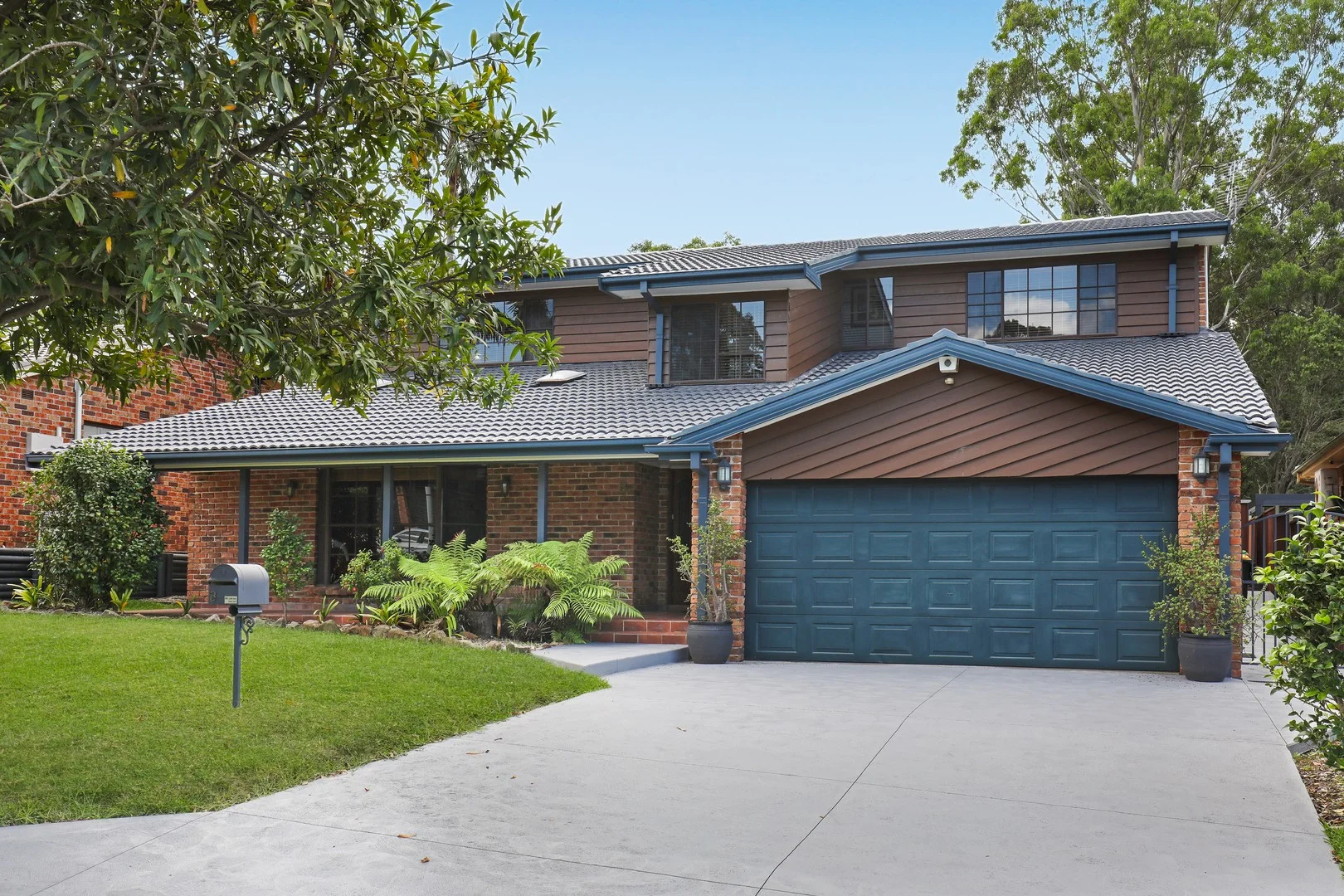 8 Halley Crescent, Woonona NSW 2517