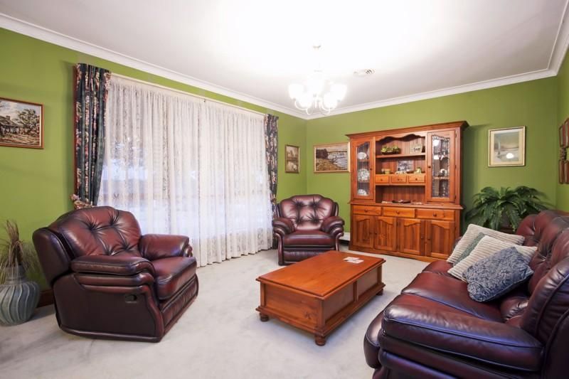 25 Equestrian Drive, WOODCROFT SA 5162, Image 2