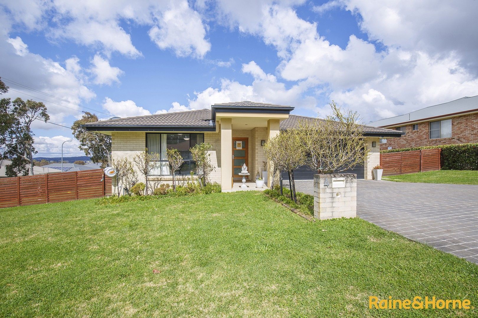 4 McCarthy Crescent, Armidale NSW 2350, Image 0