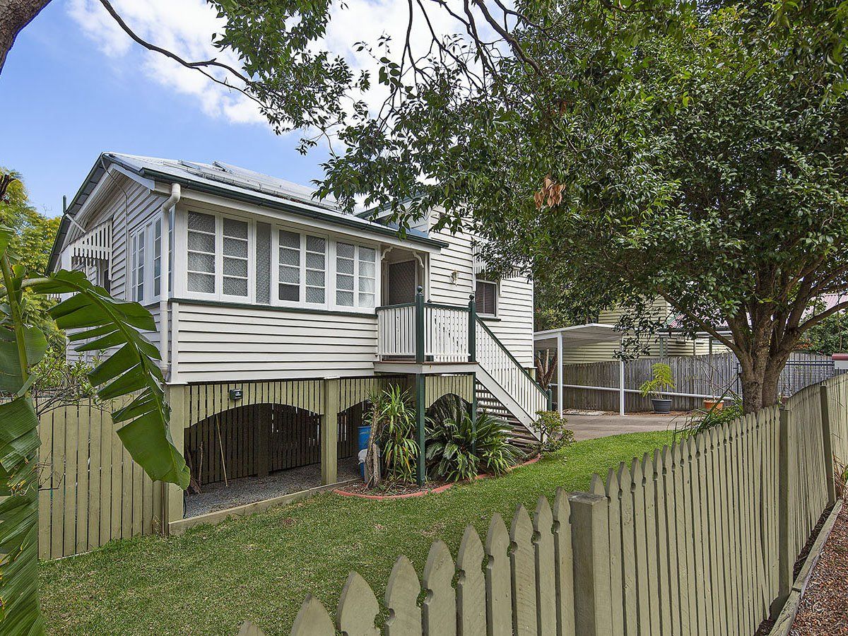 30 Fenton Street, Fairfield QLD 4103, Image 2