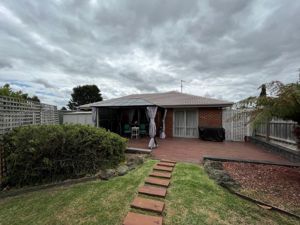 3 bedrooms House in 7 Sturrock Court BERWICK VIC, 3806