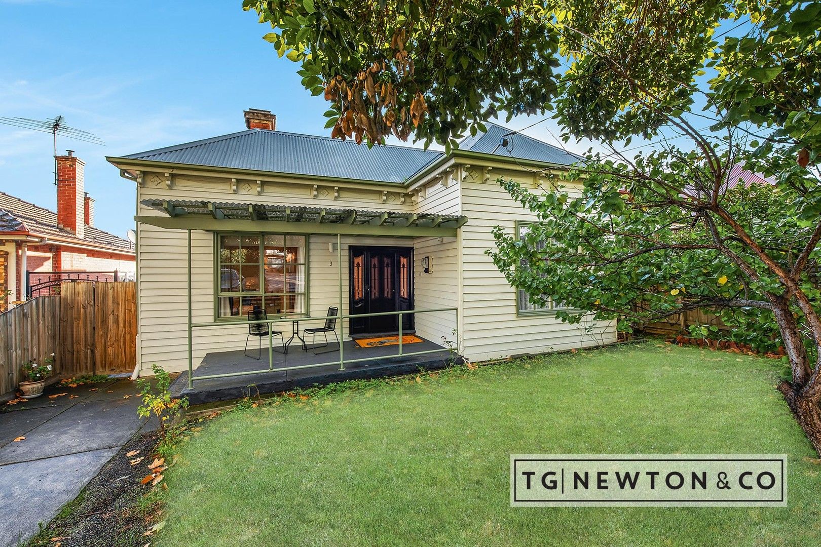 4 bedrooms House in 3 Paddington Street HUGHESDALE VIC, 3166