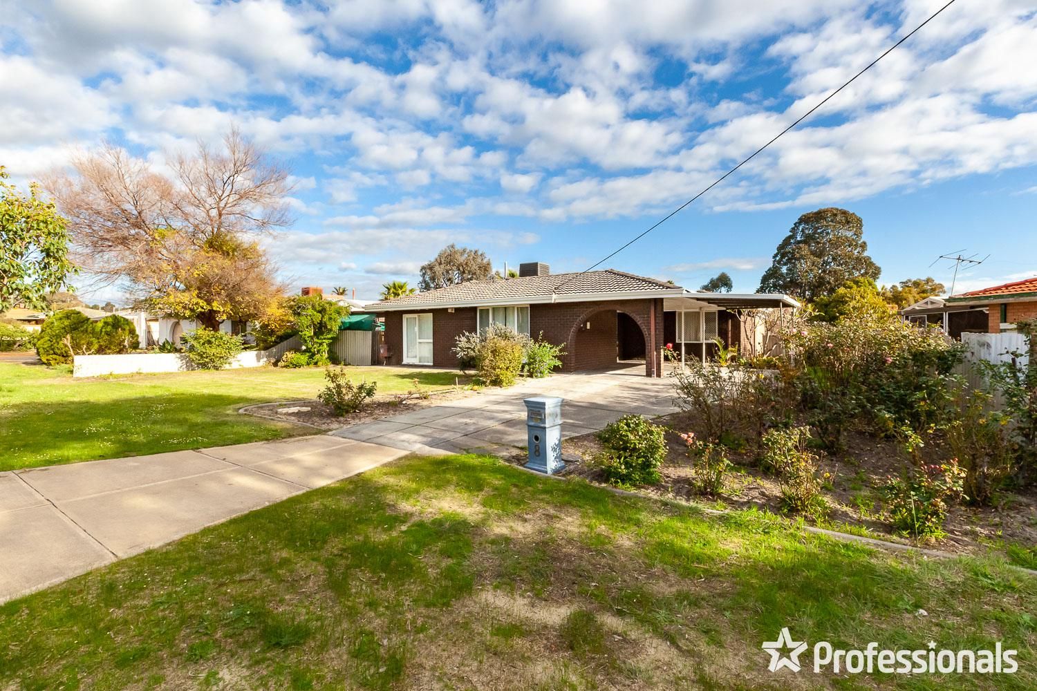 3 bedrooms House in 8 Stott Close ARMADALE WA, 6112
