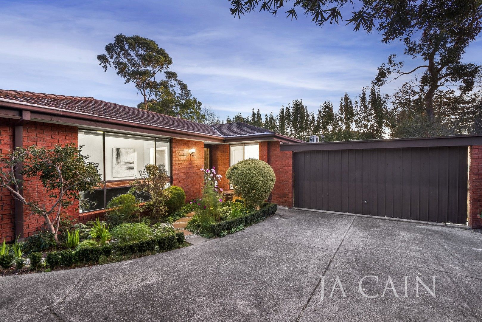 3 bedrooms Apartment / Unit / Flat in 3/23 Edwards Street BURWOOD VIC, 3125