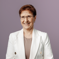 Giulia Kareta, Sales representative