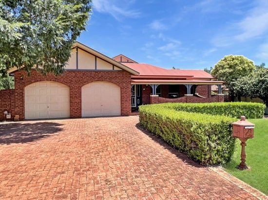 4 bedrooms House in 15 Erica Close DUBBO NSW, 2830
