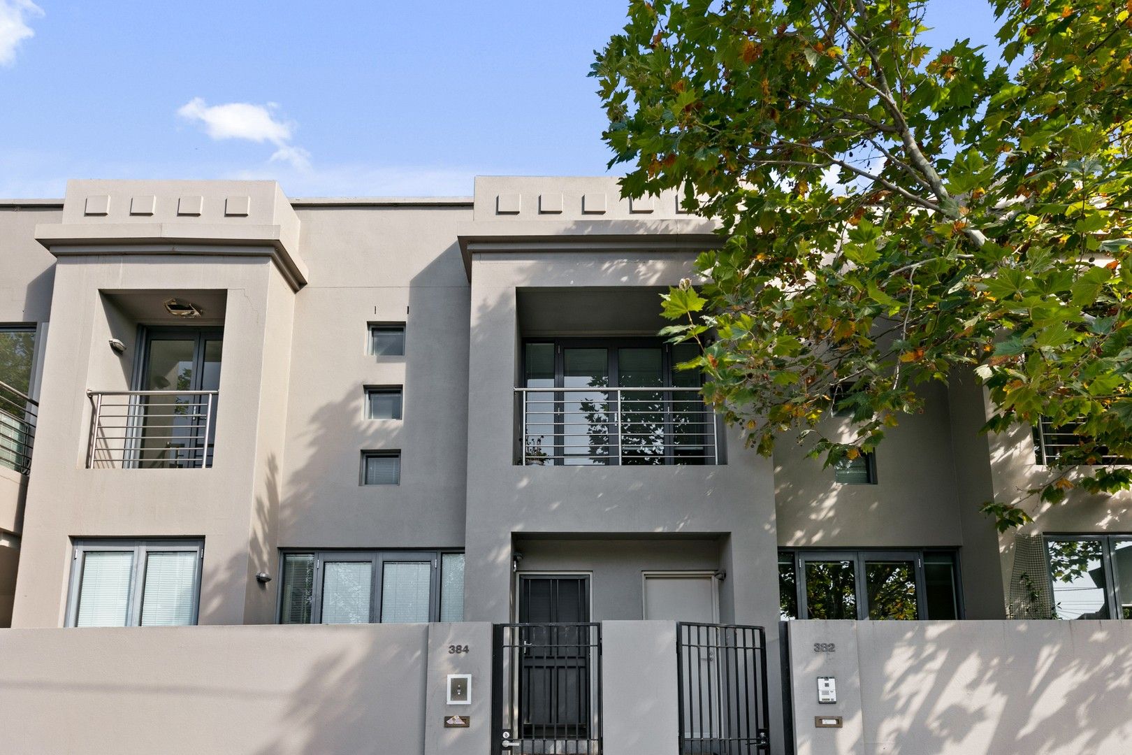 2 bedrooms Apartment / Unit / Flat in 8/380 Malvern Road PRAHRAN VIC, 3181