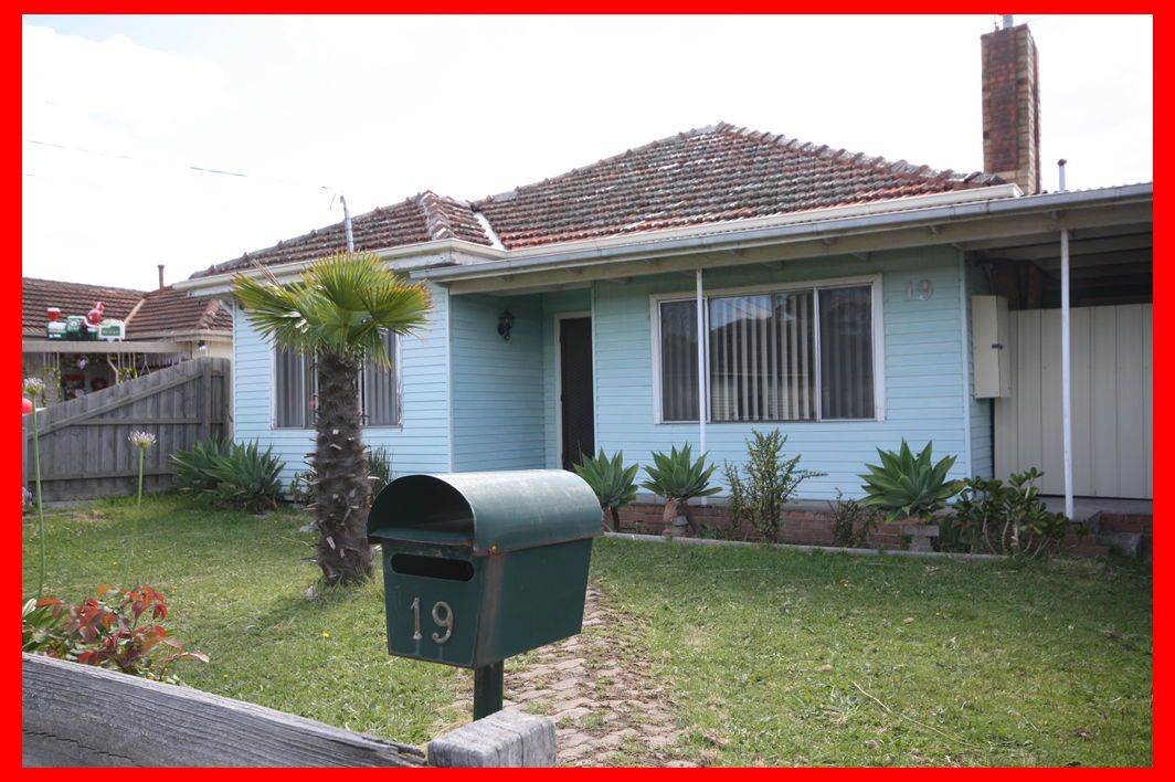 3 bedrooms House in 19 Elm Grove SPRINGVALE VIC, 3171