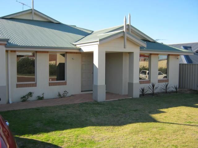 4 bedrooms House in 8 Narrien Loop HOCKING WA, 6065