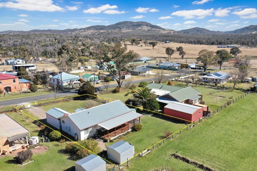 16 Clive Street, Tenterfield NSW 2372, Image 1