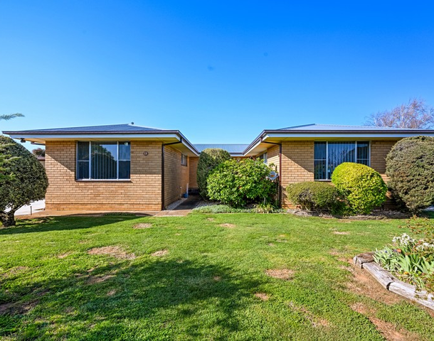 13 Stirling Place, Blayney NSW 2799