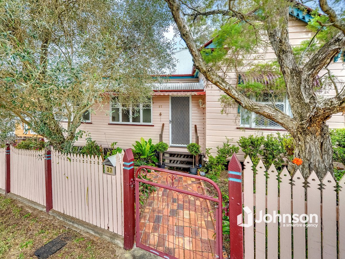 5 bedrooms House in 37 Waghorn Street IPSWICH QLD, 4305