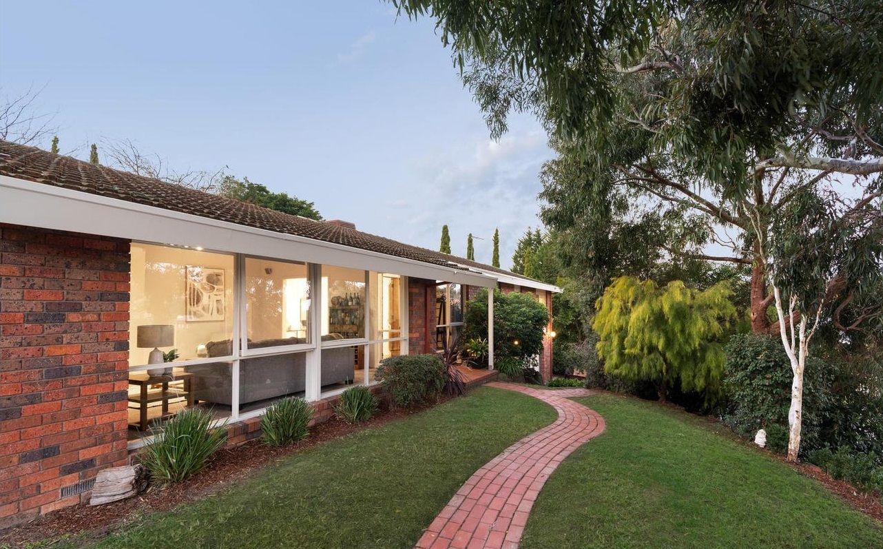 4 bedrooms House in 9 Bindi Close TEMPLESTOWE VIC, 3106