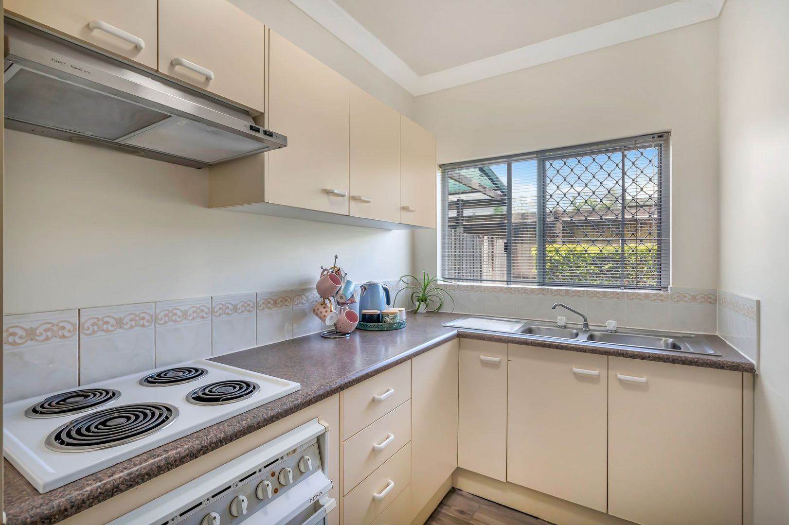 2/16 Ingham Court, Mooroobool QLD 4870, Image 2