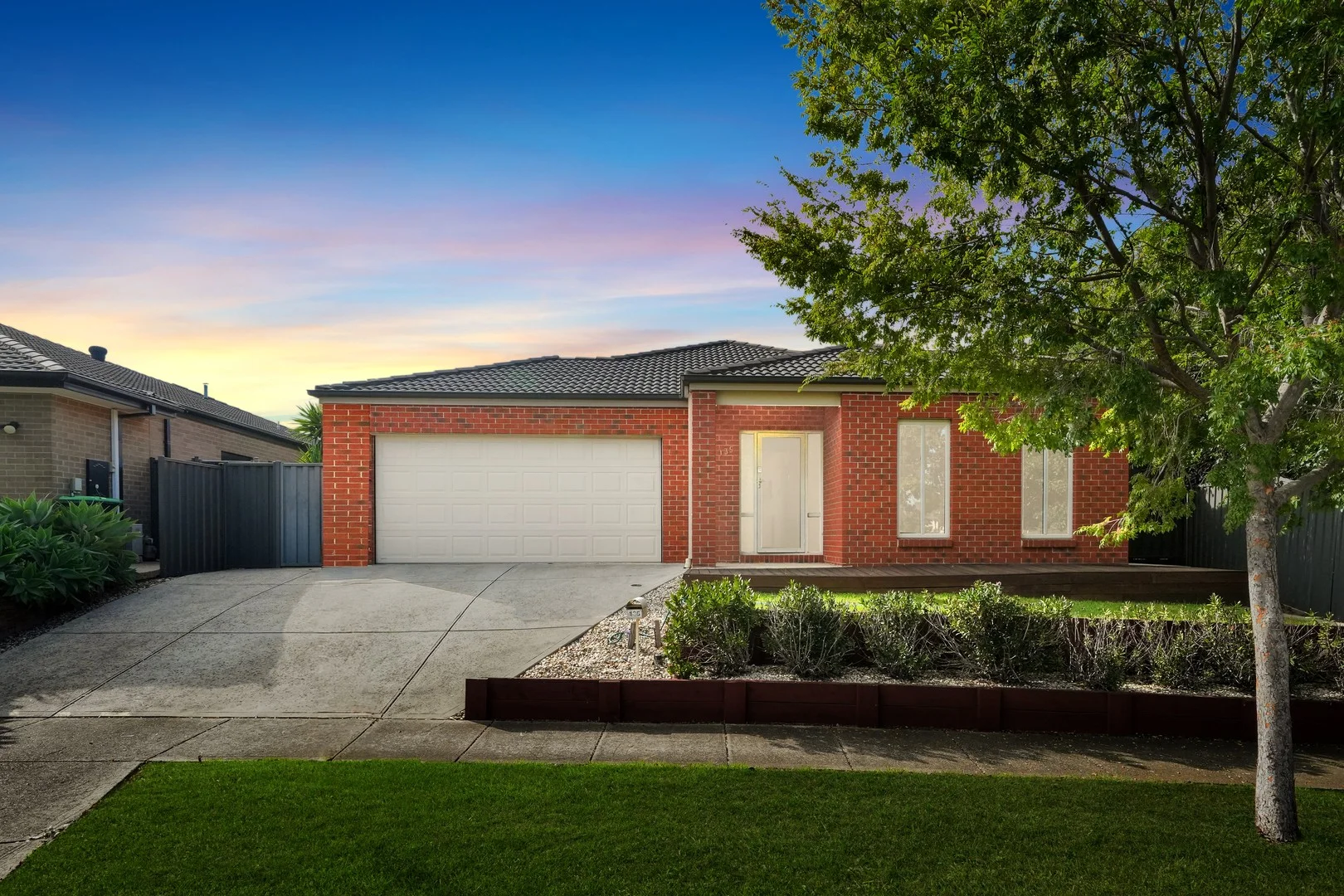 135 Kinglake Drive, Manor Lakes VIC 3024