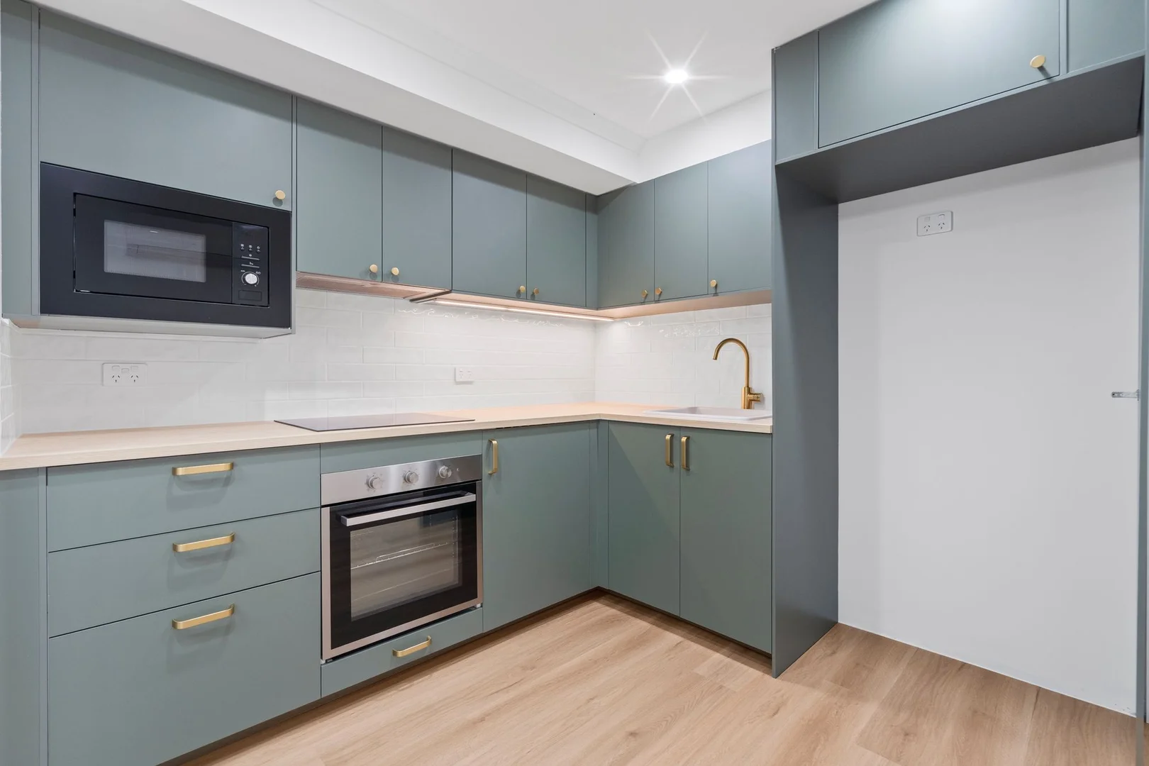 Additional image 3 of 8B Crest Dr, Elanora QLD 4221