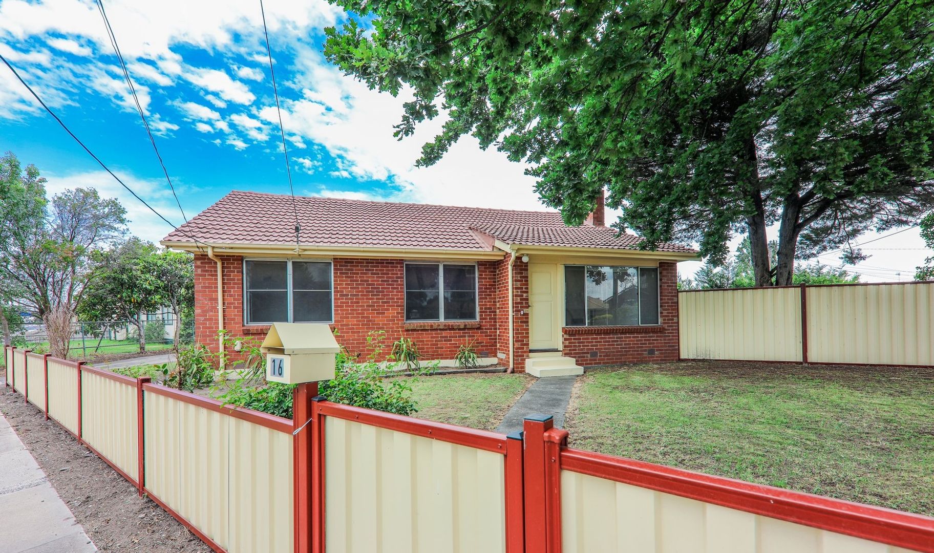 16 Rosedale Crescent, Dallas VIC 3047, Image 2