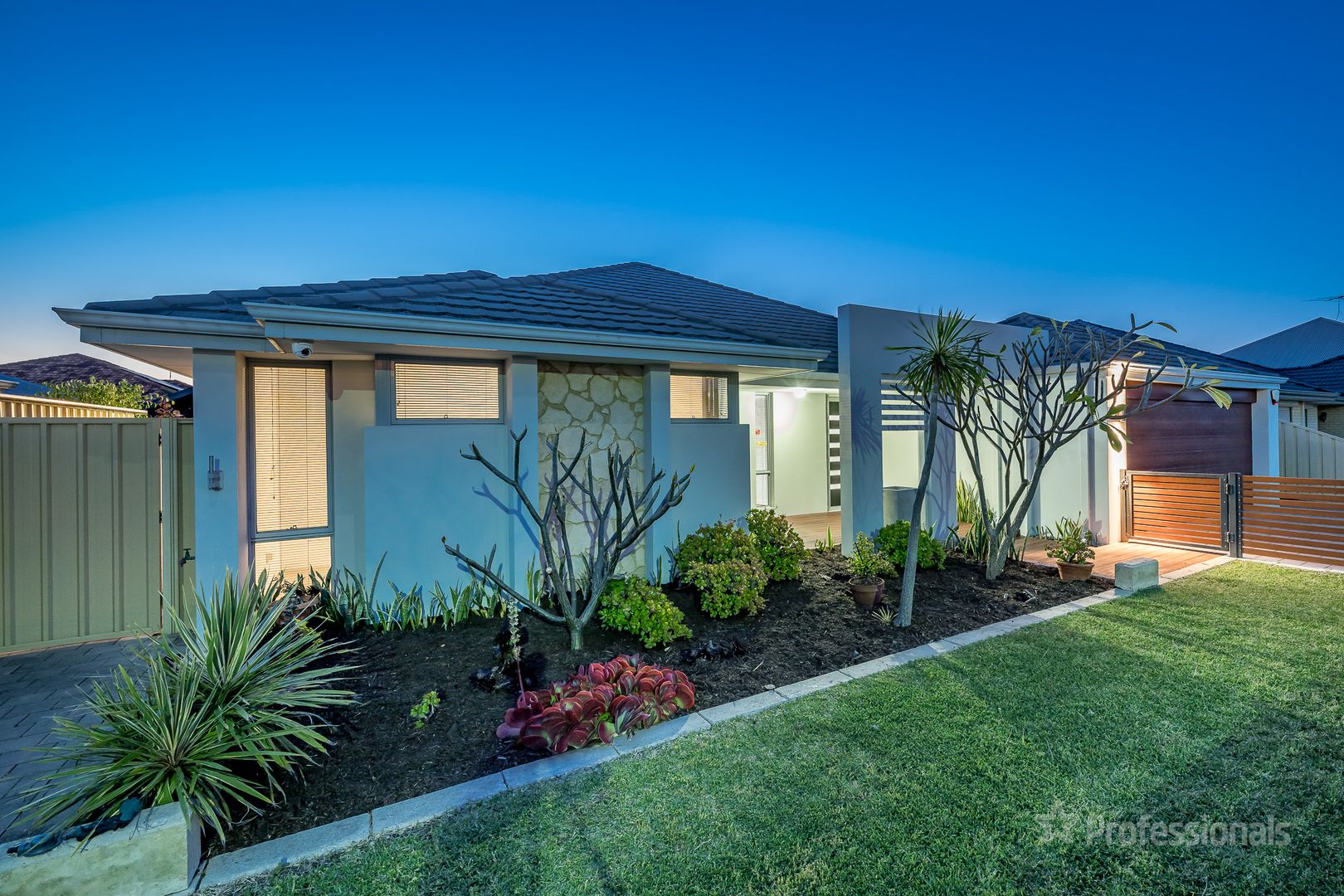 19 Cozens Road, Tapping WA 6065, Image 1