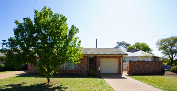 4/4 Gunbar Street, Griffith NSW 2680