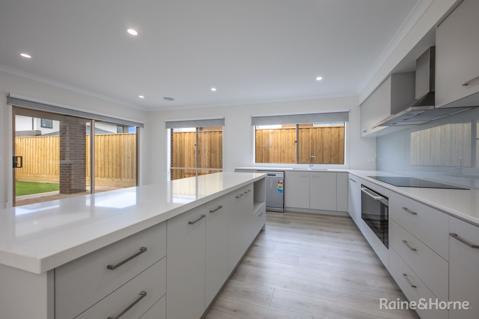 18 Notch Road, Sunbury VIC 3429 - House For Rent - $590 | Domain